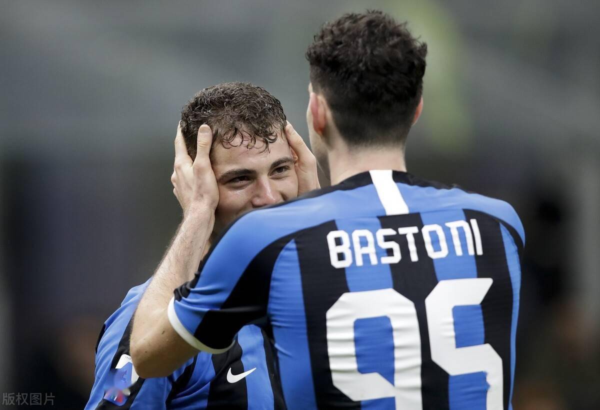 开元棋牌(中国)官方平台-切塞纳蒂科的海边出现了一组旋转木马